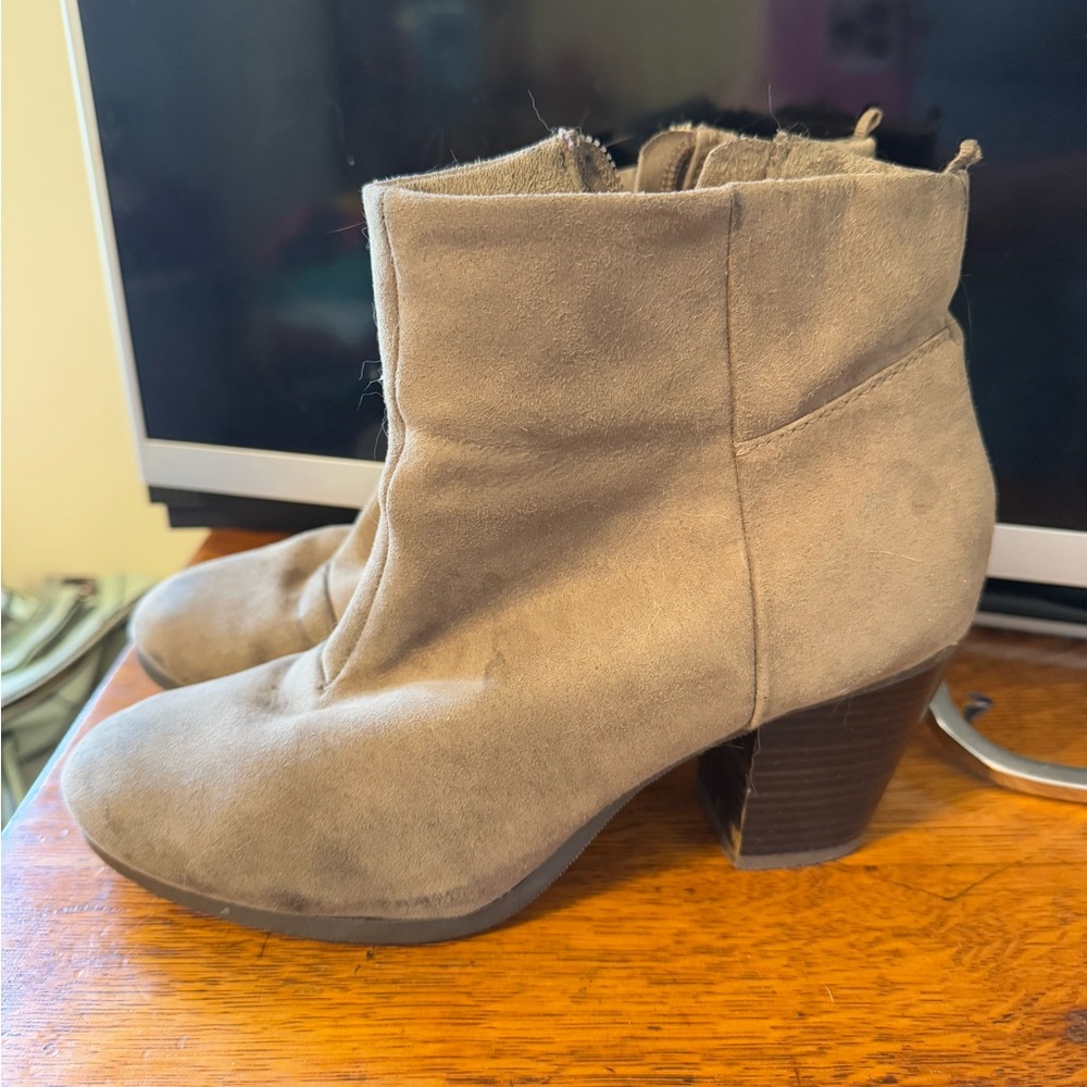 Old Navy Tan Ankle Boots with Western Flair